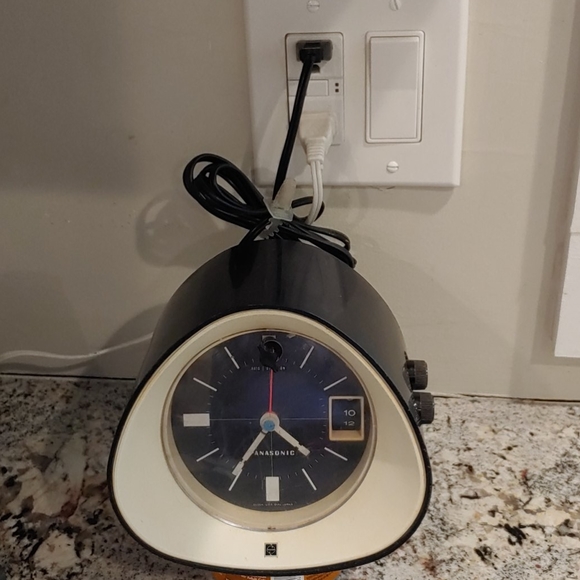 Vintage Panasonic AM Working Clock - Picture 2 of 11